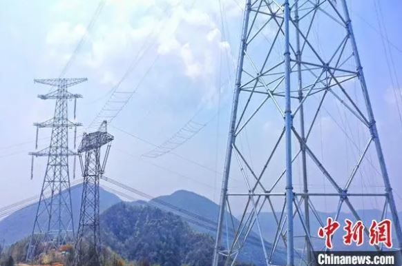 武汉－南昌1000千伏特高压交流线路工程开启全线首次跨越特高压架线施工